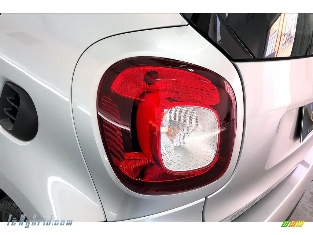 2017 fortwo Electric Drive coupe - Cool Silver Metallic / Black photo #23 2017 fortwo Electric Drive coupe - Cool Silver Metallic / Black photo #23
