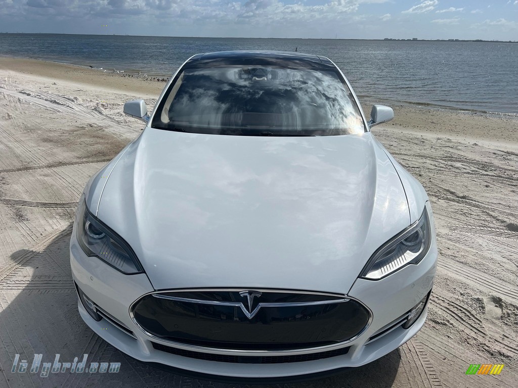 2015 Model S 85D - Solid White / Tan photo #4
