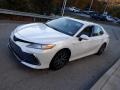 Toyota Camry XLE Hybrid Wind Chill Pearl photo #6