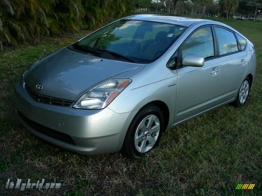 Classic Silver Metallic / Gray Toyota Prius Hybrid Classic Silver Metallic / Gray Toyota Prius Hybrid