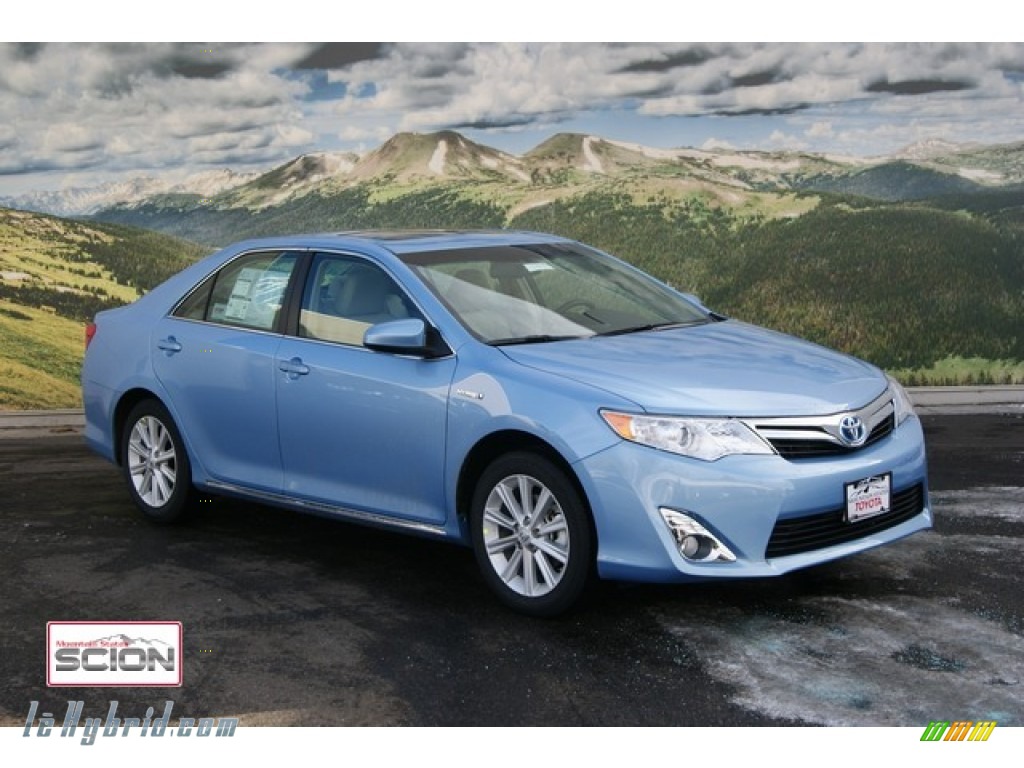 Clearwater Blue Metallic / Ivory Toyota Camry Hybrid XLE