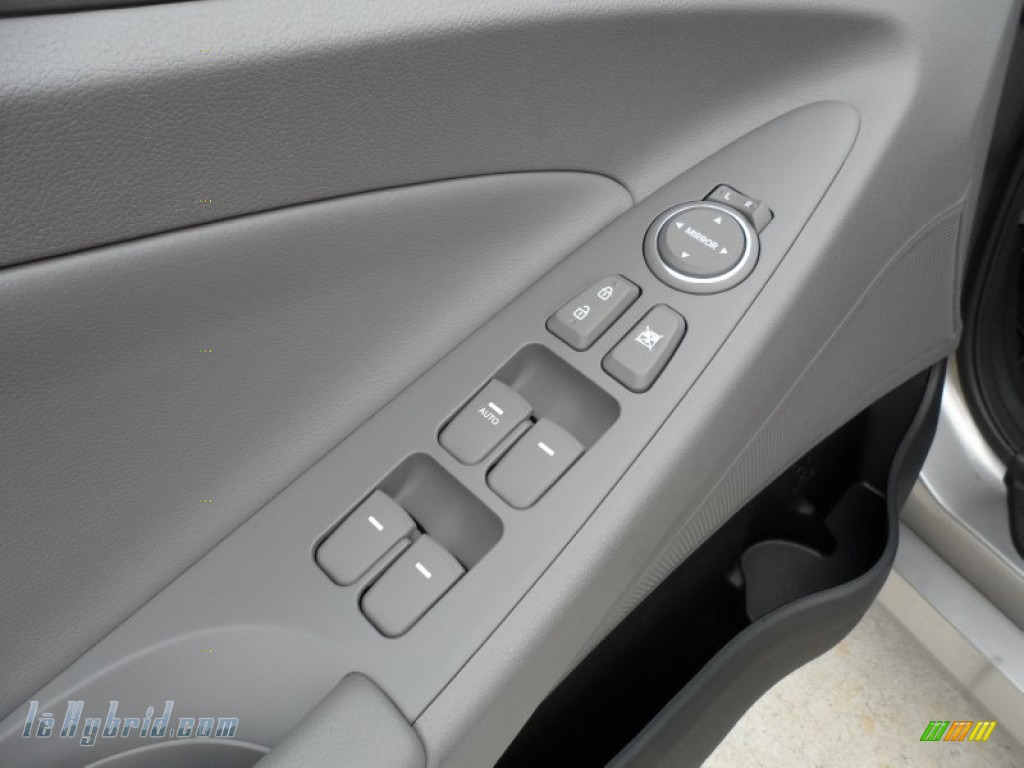 2012 Sonata Hybrid - Hyper Silver Metallic / Gray photo #24 2012 Sonata Hybrid - Hyper Silver Metallic / Gray photo #24