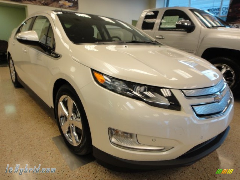 2012 Volt Hatchback - White Diamond Tricoat / Jet Black/Ceramic White Accents photo #1 2012 Volt Hatchback - White Diamond Tricoat / Jet Black/Ceramic White Accents photo #1