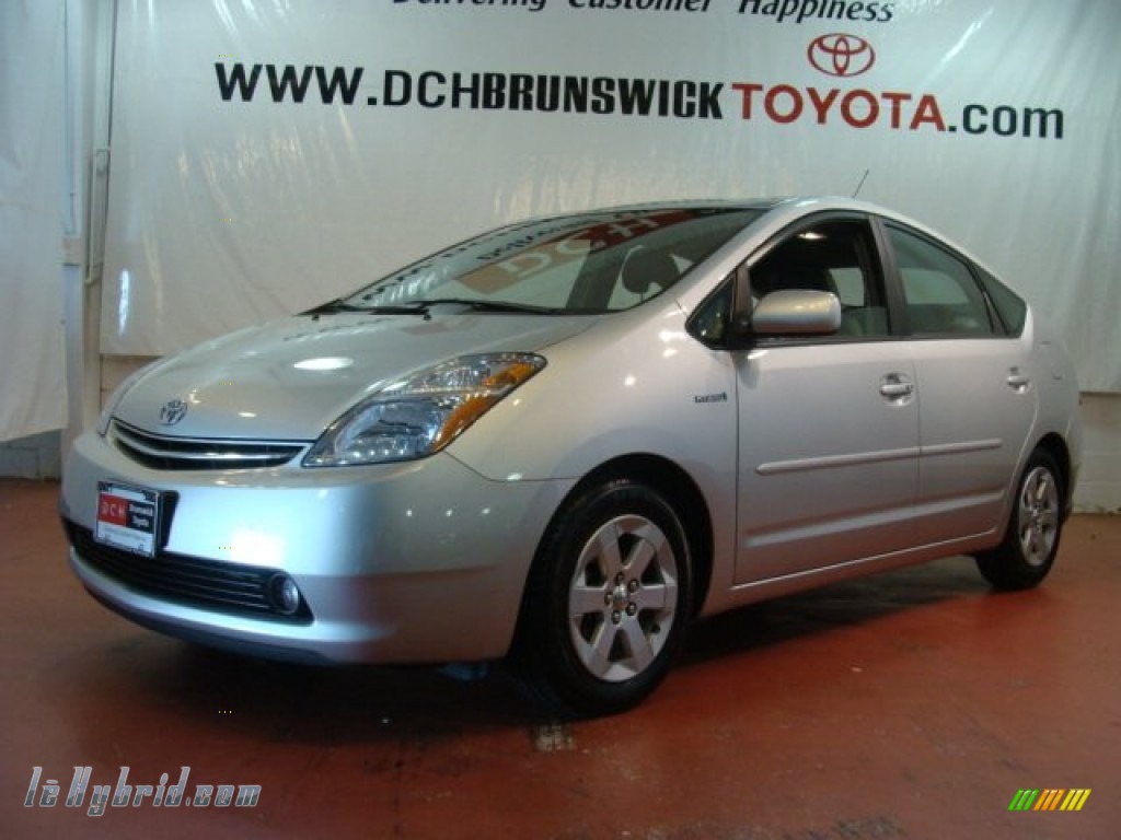 Classic Silver Metallic / Gray Toyota Prius Hybrid Classic Silver Metallic / Gray Toyota Prius Hybrid
