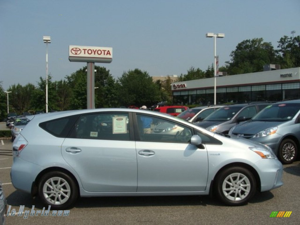2017 Toyota Prius V Three Hybrid In Clear Sky Blue Metallic 080702 Clear Sky Blue Metallic Dark Gray Toyota Prius V Three Hybrid