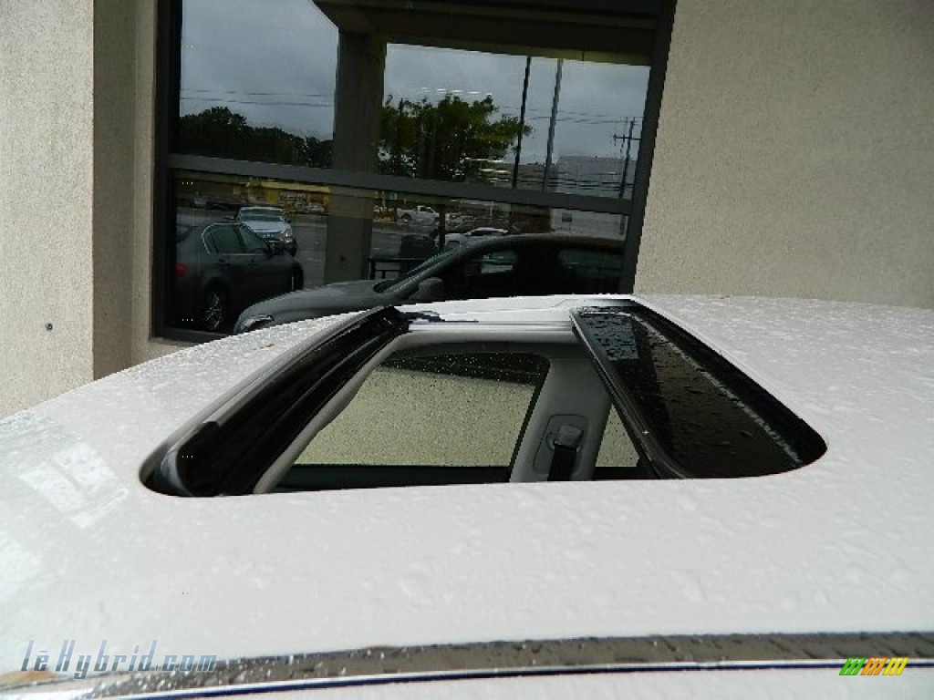 2012 M Hybrid Sedan - Moonlight White / Graphite photo #3