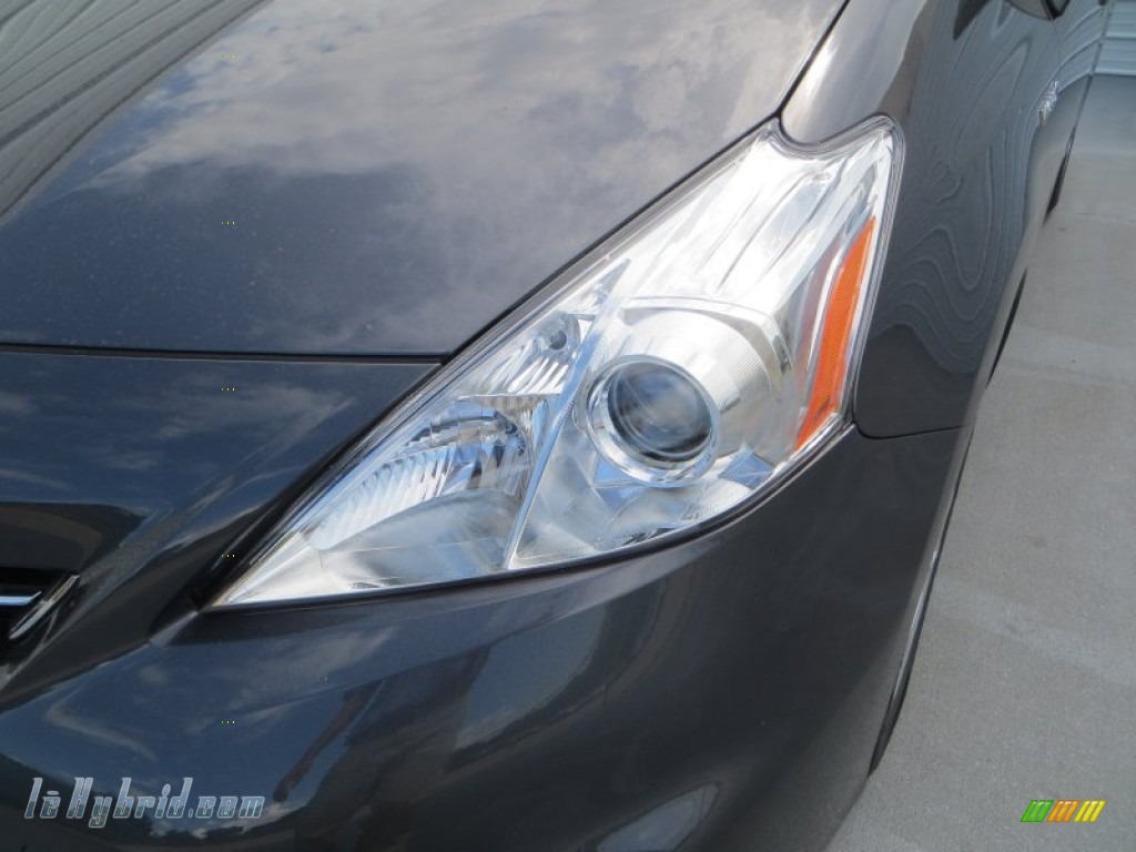 2013 Prius v Three Hybrid - Magnetic Gray Metallic / Dark Gray photo #9