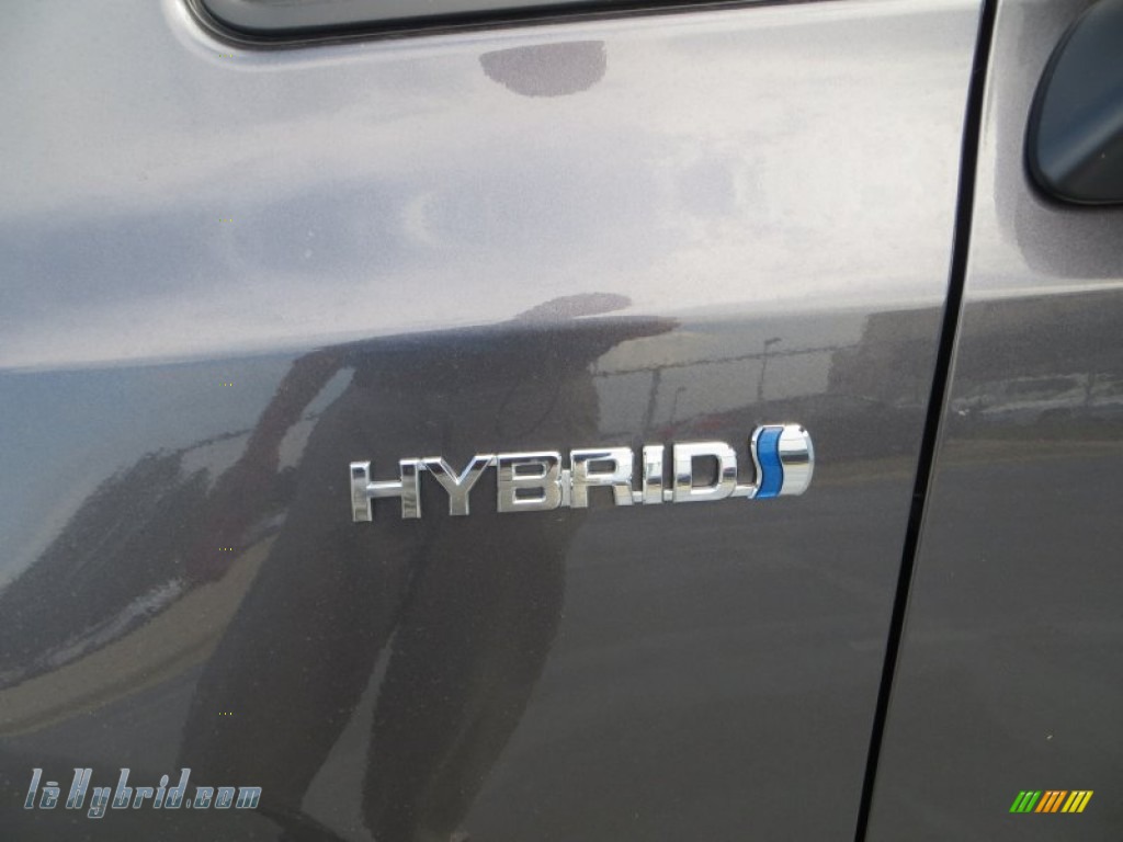 2013 Prius v Three Hybrid - Magnetic Gray Metallic / Dark Gray photo #13