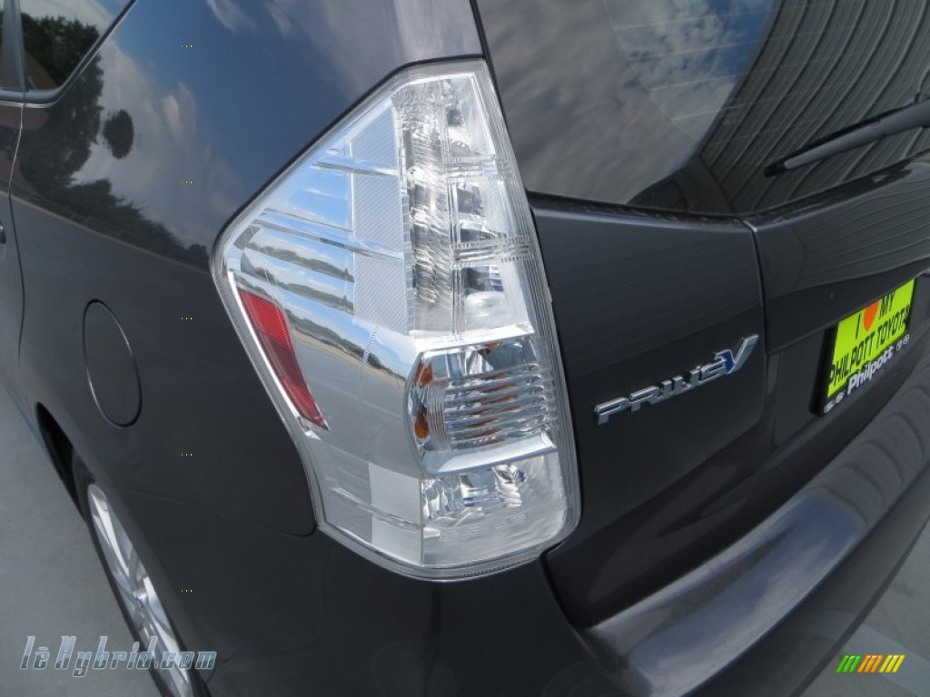 2013 Prius v Three Hybrid - Magnetic Gray Metallic / Dark Gray photo #14