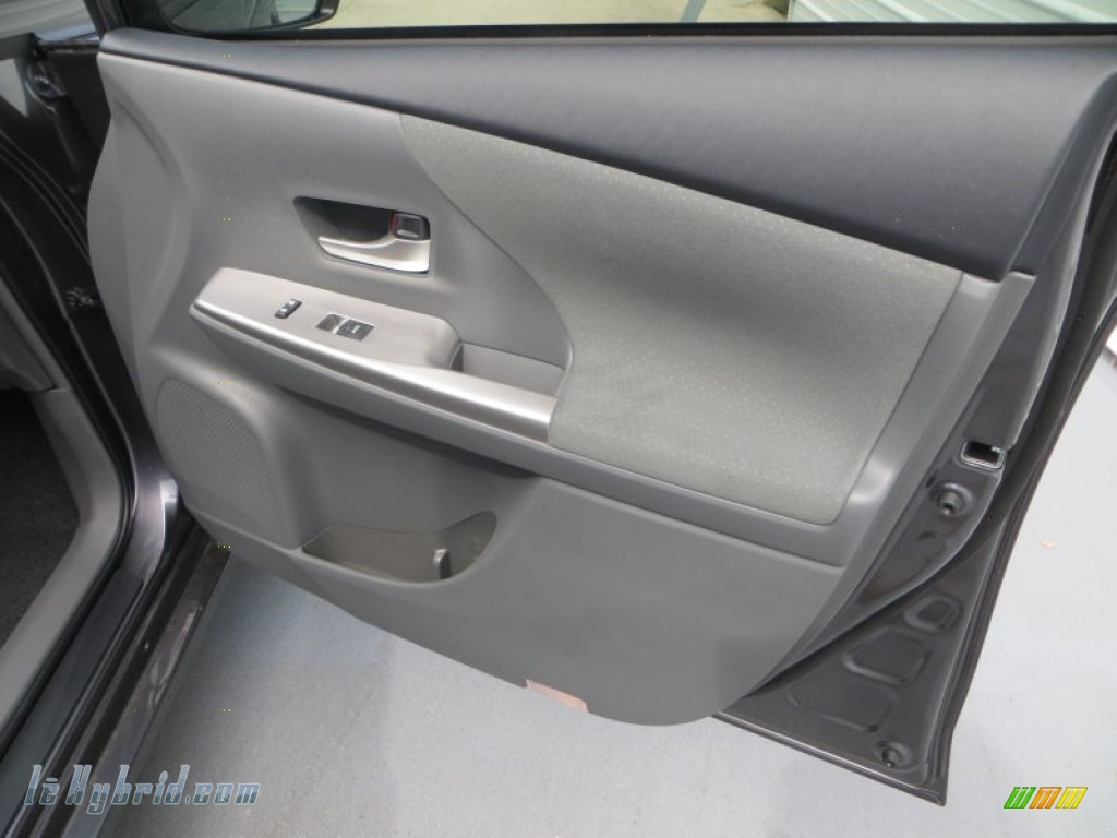 2013 Prius v Three Hybrid - Magnetic Gray Metallic / Dark Gray photo #19