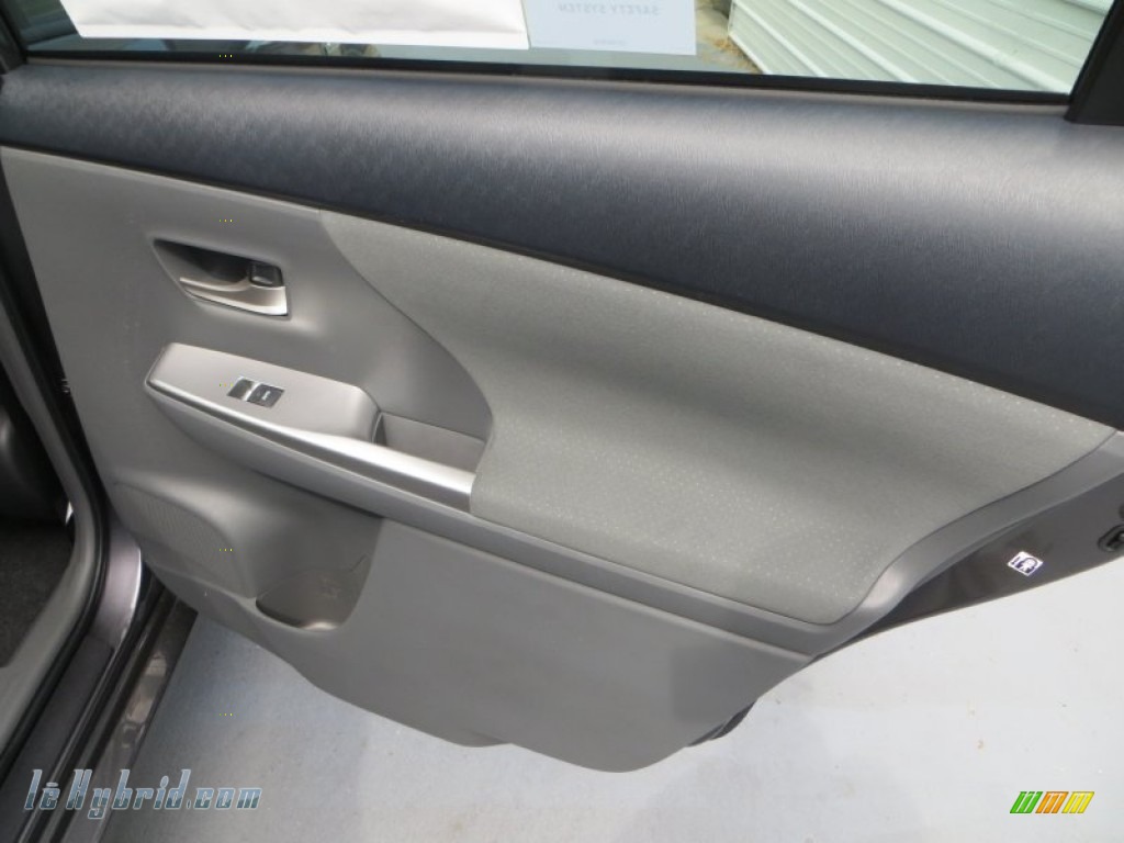 2013 Prius v Three Hybrid - Magnetic Gray Metallic / Dark Gray photo #22