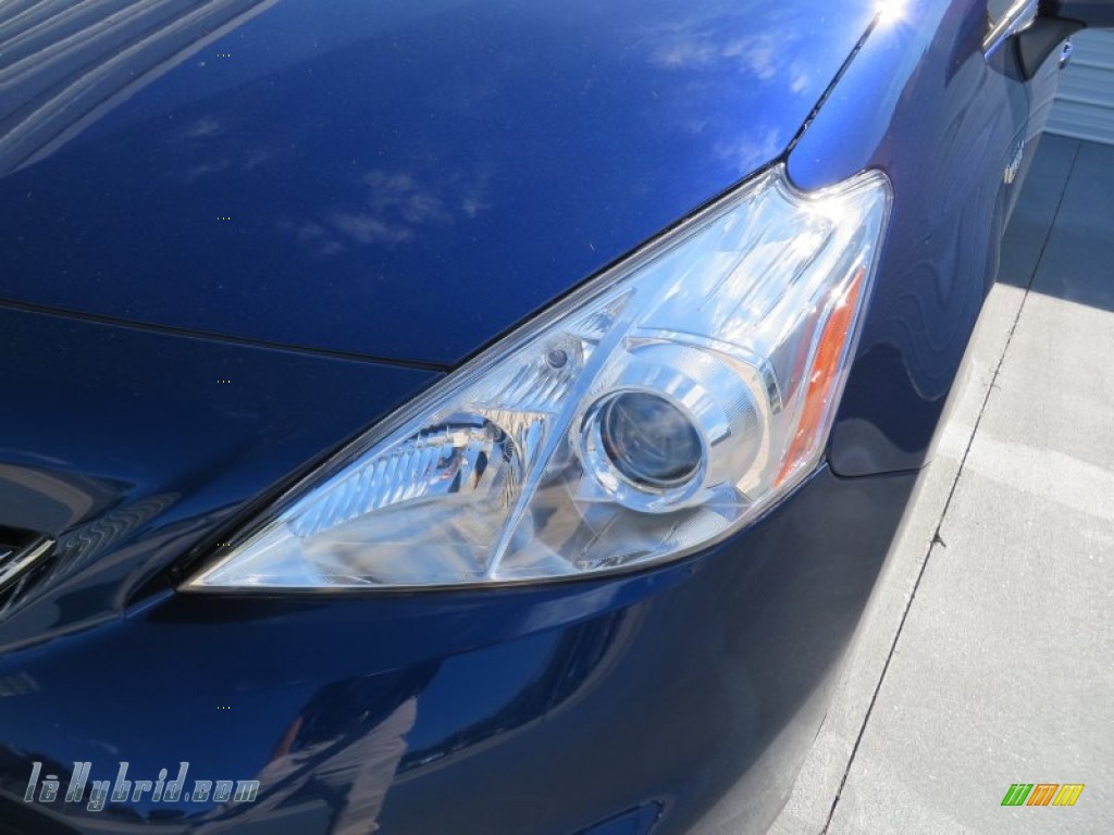2013 Prius v Three Hybrid - Blue Ribbon Metallic / Dark Gray photo #9