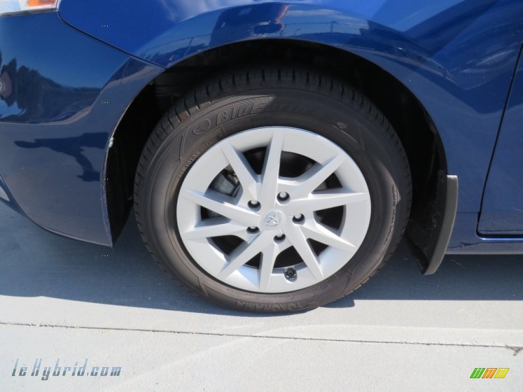 2013 Prius v Three Hybrid - Blue Ribbon Metallic / Dark Gray photo #11
