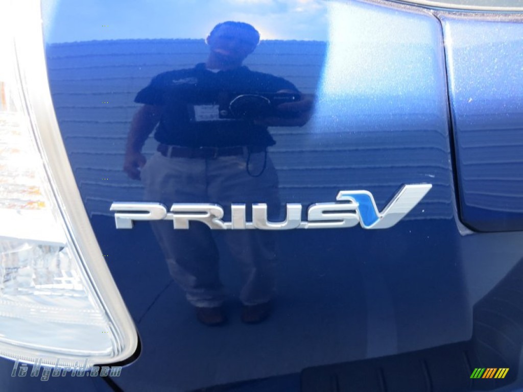 2013 Prius v Three Hybrid - Blue Ribbon Metallic / Dark Gray photo #14