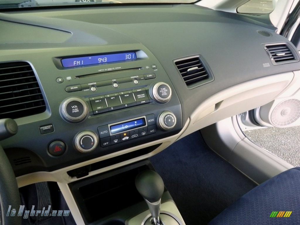 2006 Civic Hybrid Sedan - Alabaster Silver Metallic / Blue photo #58