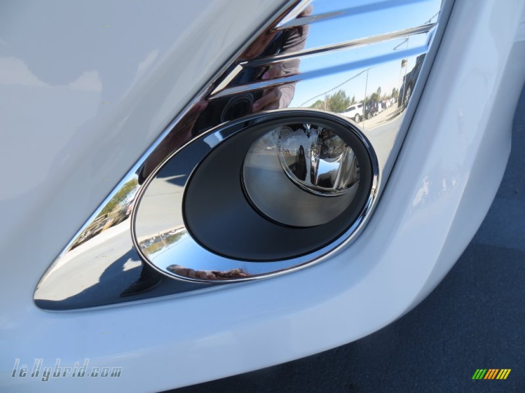 2014 Camry Hybrid XLE - Super White / Ash photo #10