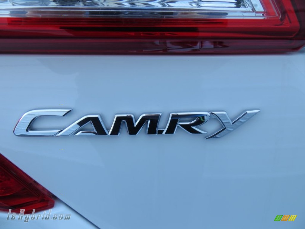 2014 Camry Hybrid XLE - Super White / Ash photo #14