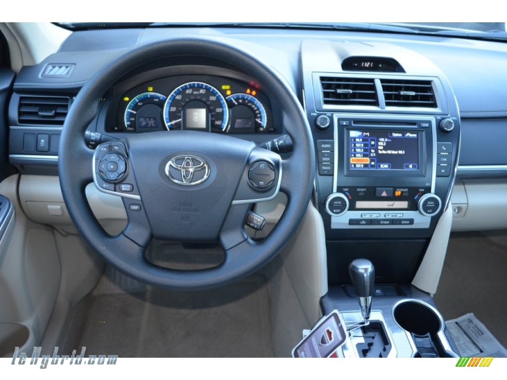 2014 Camry Hybrid LE - Cypress Pearl / Ivory photo #10