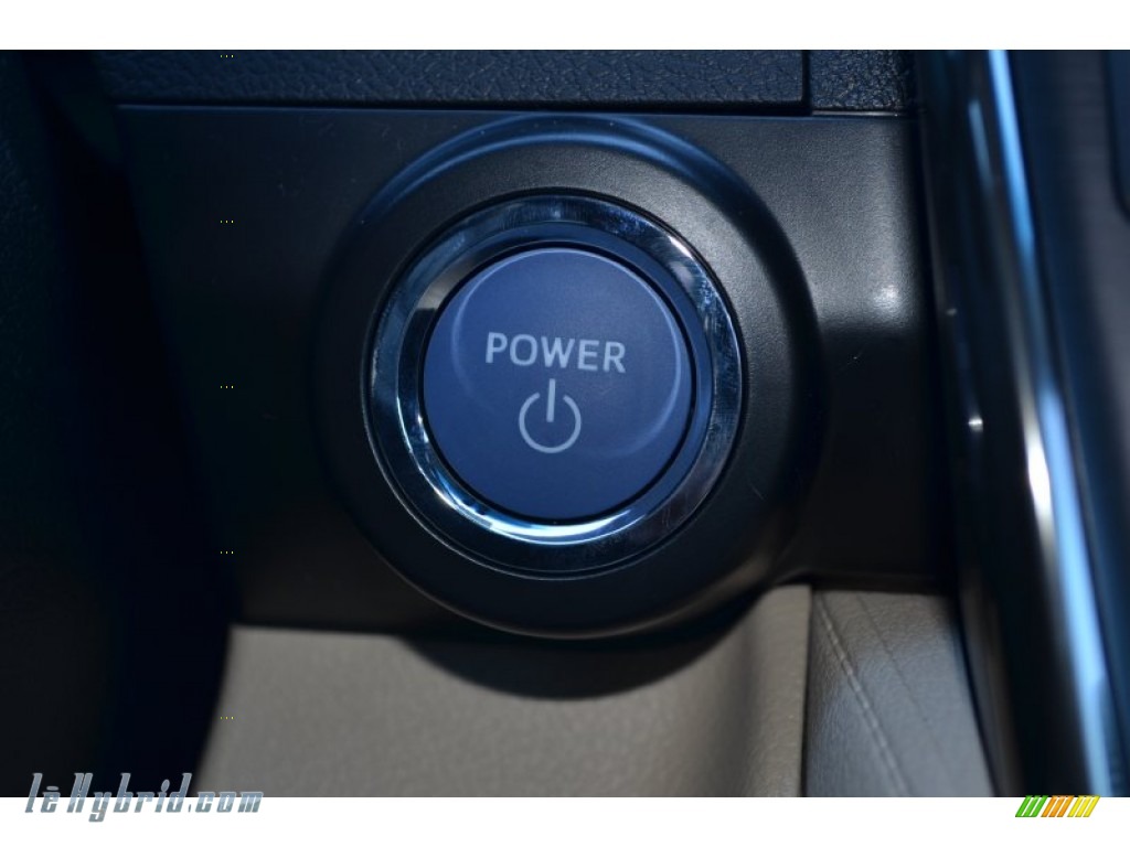 2014 Camry Hybrid LE - Cypress Pearl / Ivory photo #23
