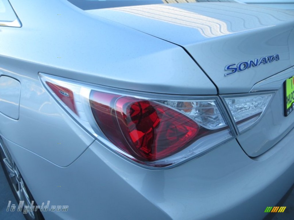 2013 Sonata Hybrid Limited - Silver Frost Metallic / Gray photo #14