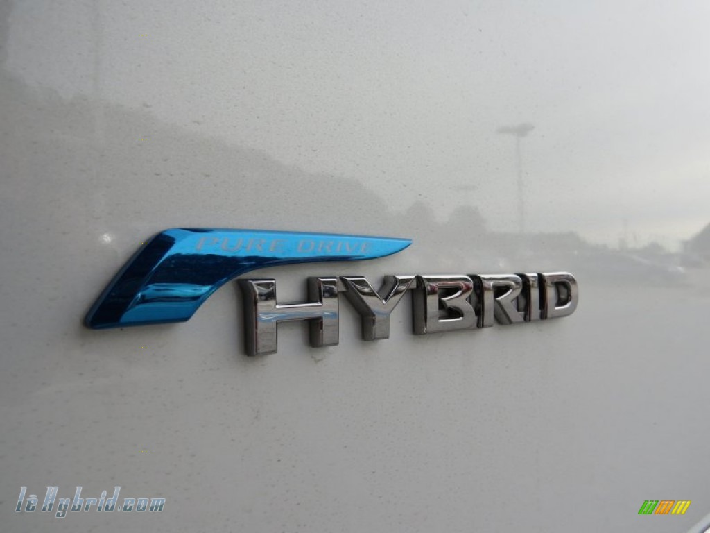 2014 Pathfinder Hybrid Platinum - Moonlight White / Almond photo #16
