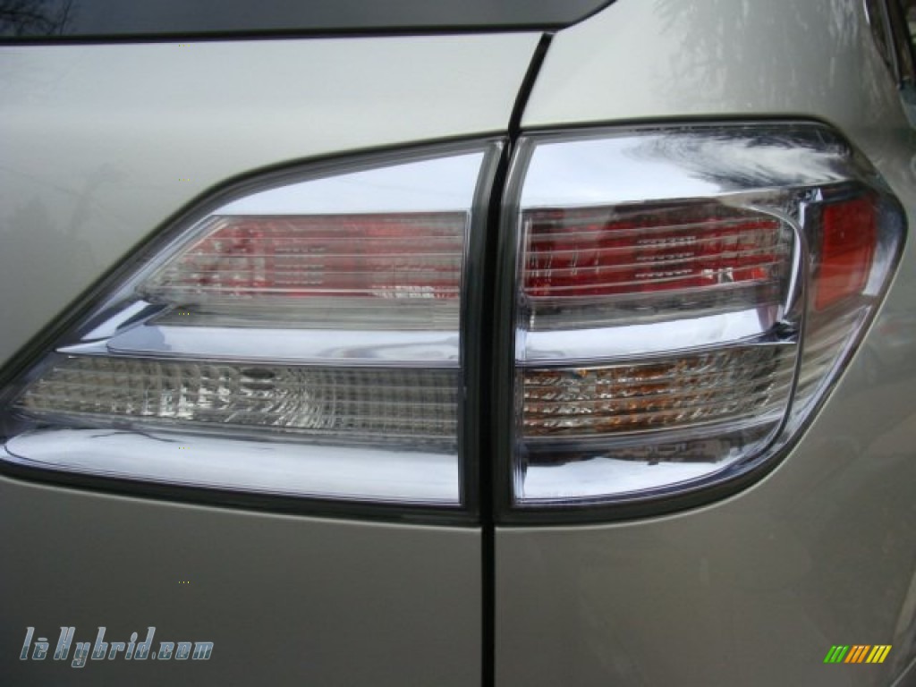 2010 RX 450h AWD Hybrid - Tungsten Silver Pearl / Black/Brown Walnut photo #30