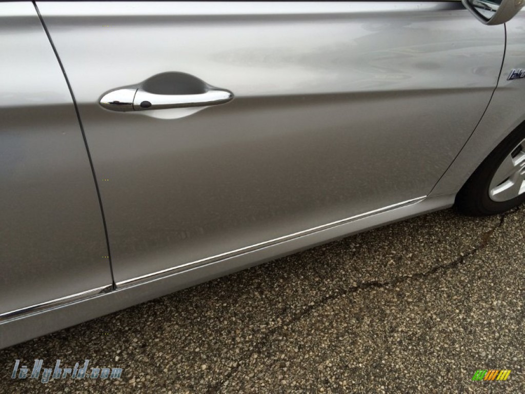 2011 Sonata Hybrid - Hyper Silver Metallic / Gray photo #50